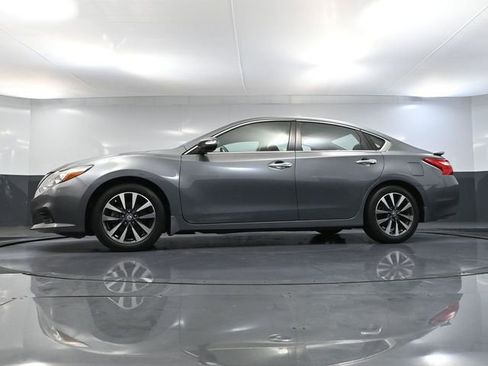 Used 2016 Nissan Altima 2.5 SL w/ Moonroof Package image 48