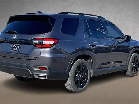 Used 2025 Honda Pilot Black Edition image 2