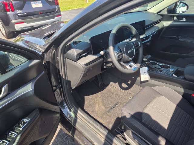 New 2026 Kia K5 LXS FWD image 4