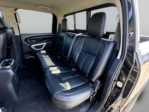Used 2021 Nissan Titan SV w/ SV Convenience Package image 25