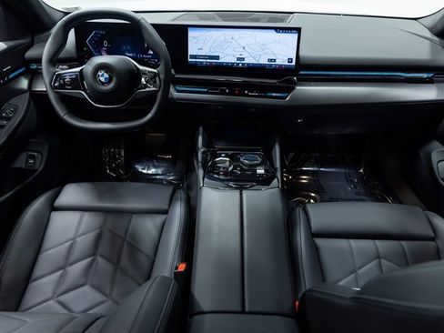 Certified 2025 BMW 530i image 21