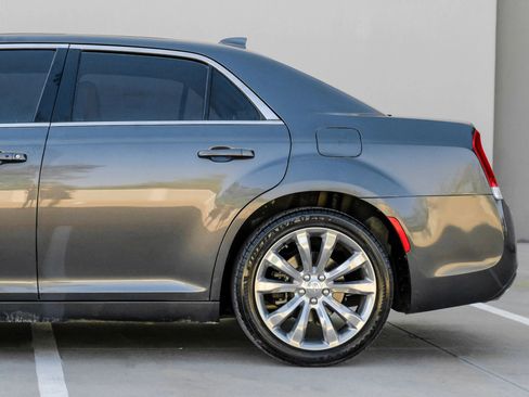 Used 2019 Chrysler 300 Touring L w/ Quick Order Package 22F image 19