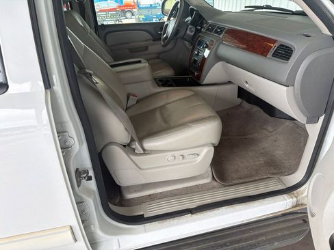 Used 2012 Chevrolet Suburban LT w/ Luxury Package RWD image 13