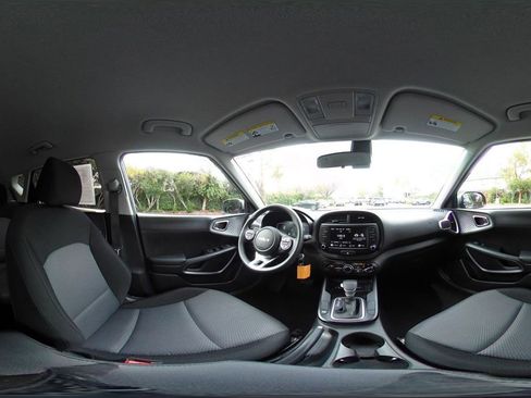 Used 2025 Kia Soul LX w/ LX Technology Package image 40