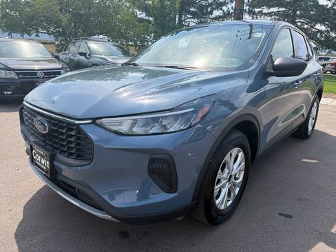 Used 2025 Ford Escape Active AWD/4WD image 3