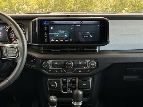 Used 2025 Jeep Wrangler Unlimited Sport AWD/4WD image 17