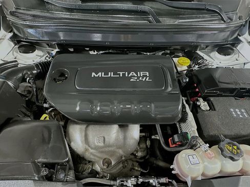 Used 2019 Jeep Cherokee Limited FWD image 30