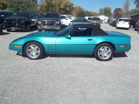Used 1990 Chevrolet Corvette Convertible RWD image 2