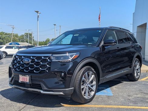 Used 2025 Ford Explorer Platinum w/ Ultimate Package image 7