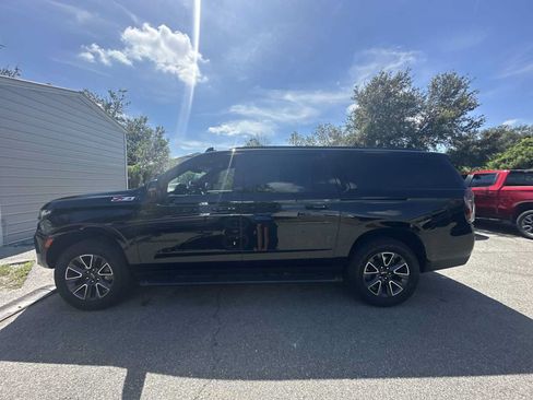 Certified 2024 Chevrolet Suburban Z71 w/ Luxury Package AWD/4WD image 3