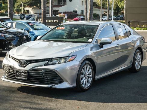 Used 2019 Toyota Camry LE w/ Carpet Mat Package FWD image 3