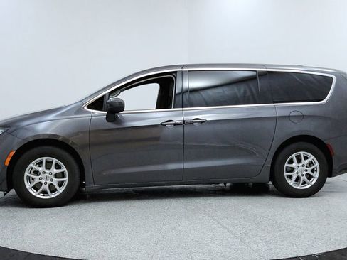 Used 2023 Chrysler Voyager LX image 2