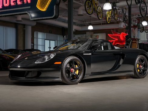 Used 2005 Porsche Carrera GT RWD image 1