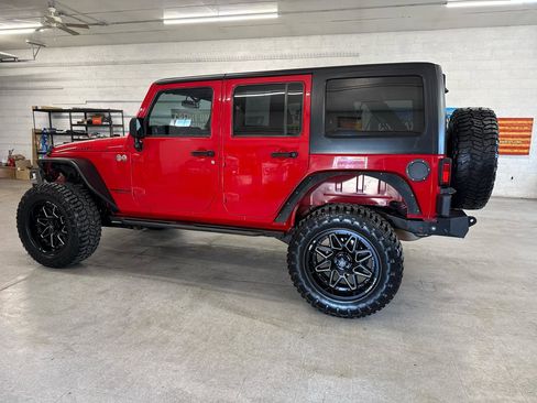 Used 2014 Jeep Wrangler Unlimited Rubicon w/ Connectivity Group AWD/4WD image 2