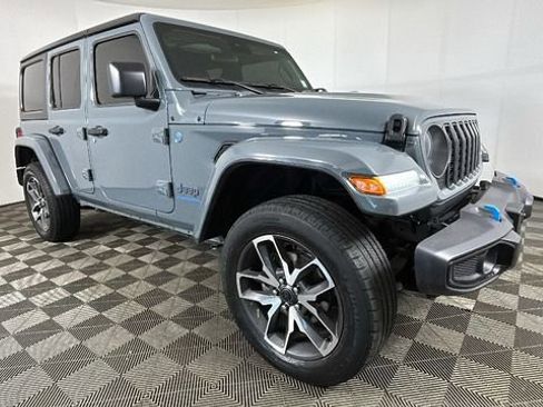 Used 2024 Jeep Wrangler Unlimited AWD/4WD image 2