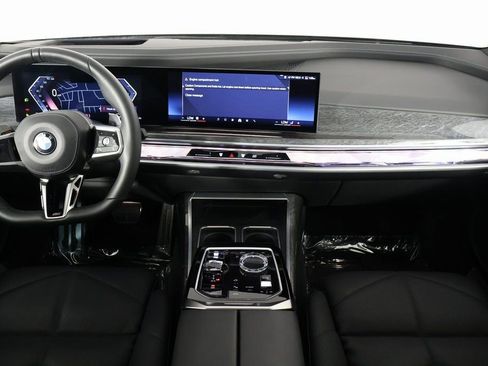 Used 2023 BMW 740i w/ Parking Assistance Package RWD image 7