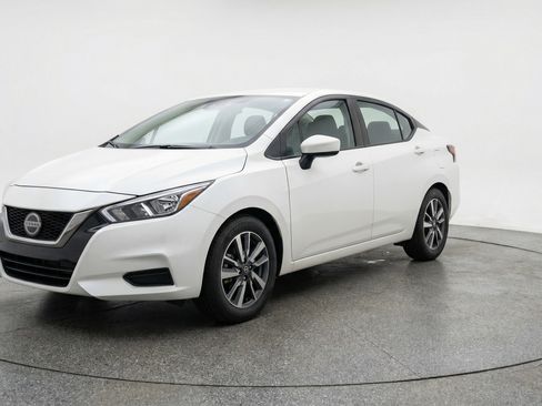 Used 2025 Nissan Versa SV FWD image 3