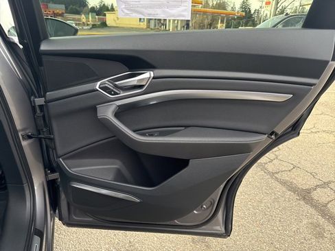 Used 2019 Audi e-tron Premium Plus image 20