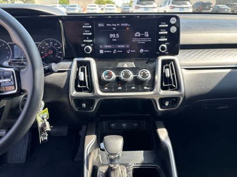 Used 2022 Kia Sorento LX FWD image 18