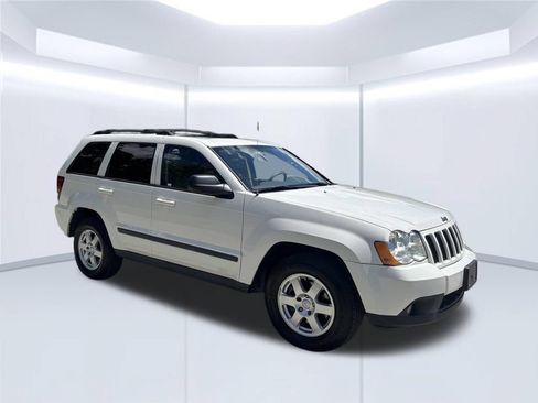 Used 2009 Jeep Grand Cherokee Laredo AWD/4WD image 3