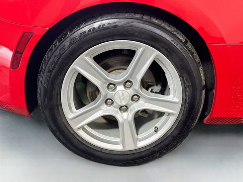 Used 2020 Chevrolet Camaro LT image 31