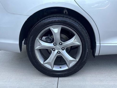 Used 2011 Toyota Venza w/ Leather Pkg image 9