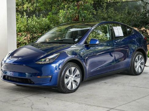 Used 2023 Tesla Model Y Long Range AWD/4WD image 3
