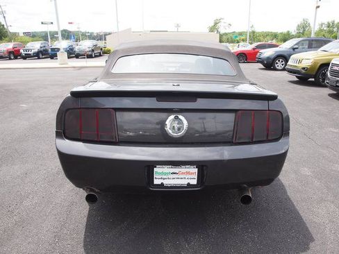 Used 2007 Ford Mustang Convertible RWD image 2