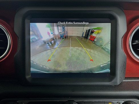 Used 2023 Jeep Wrangler Rubicon w/ Cold Weather Group AWD/4WD image 16