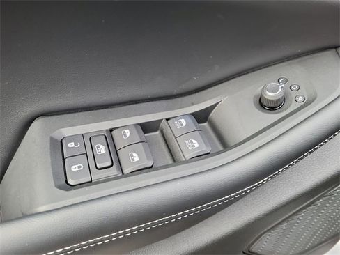 New 2025 Jeep Grand Cherokee Limited w/ Trailer Tow Package image 10