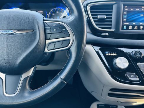 Used 2020 Chrysler Pacifica Touring w/ Cold Weather Group image 16