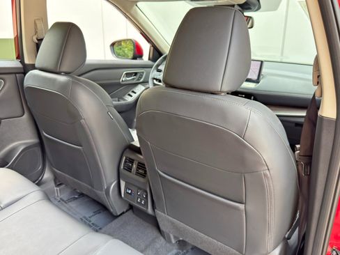 Used 2025 Nissan Rogue Platinum w/ Platinum Premium Package FWD image 32
