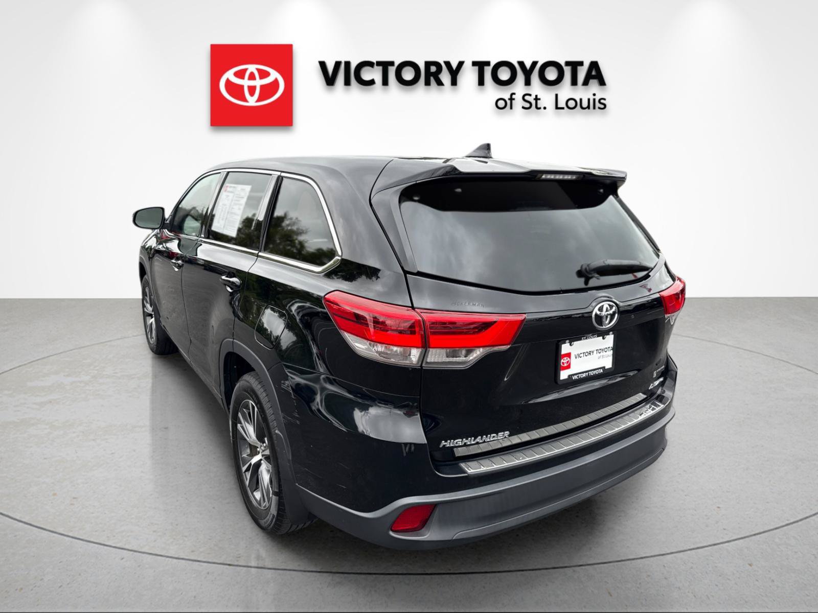 Used 2017 Toyota Highlander Plus AWD/4WD image 5
