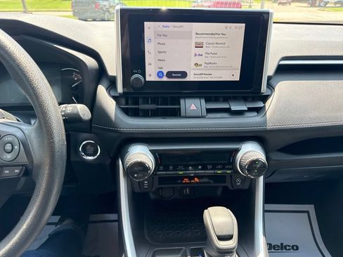 Used 2025 Toyota RAV4 XLE FWD image 25
