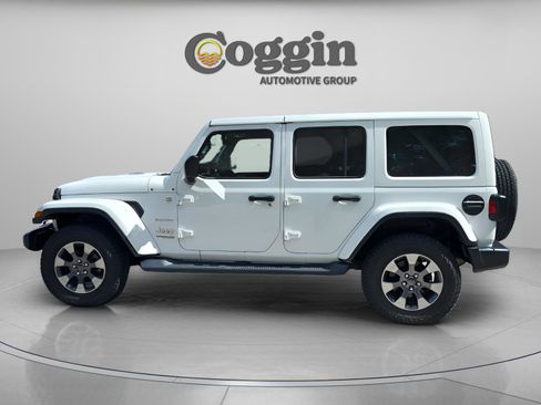 Used 2019 Jeep Wrangler Unlimited Sahara image 2