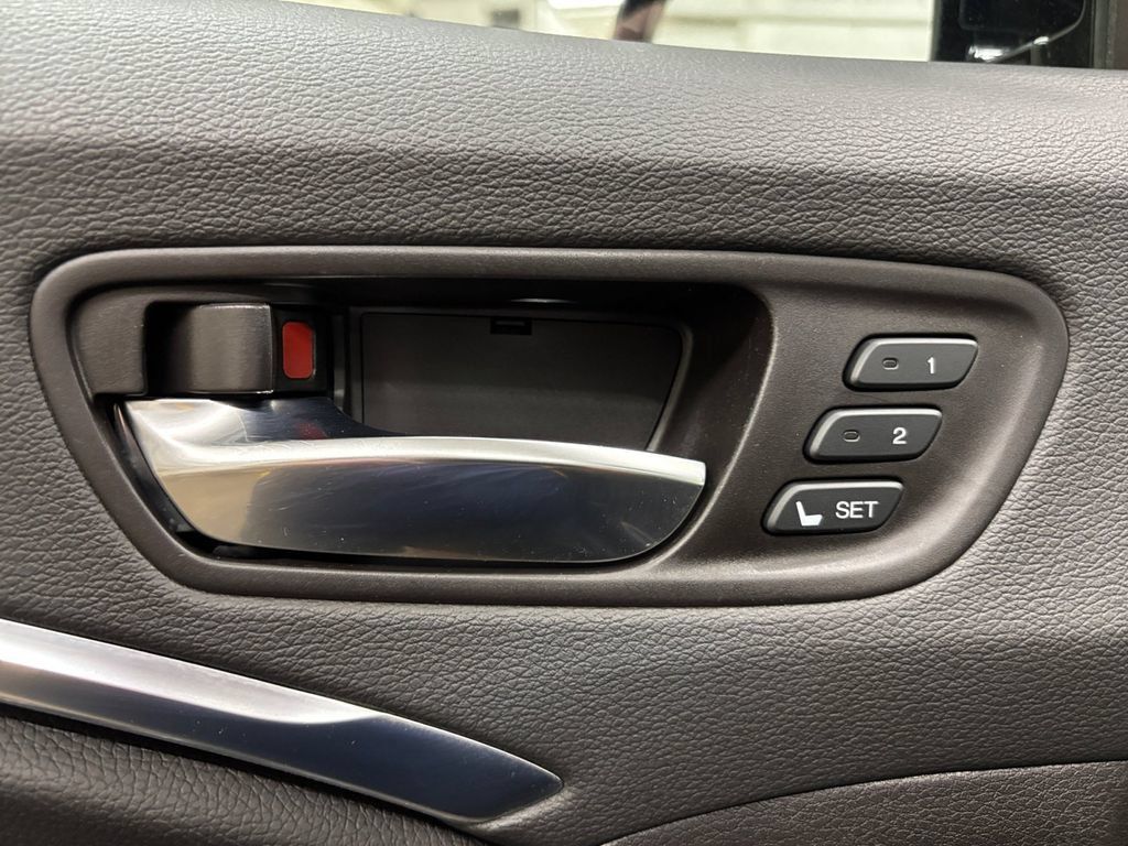 Used 2020 Acura MDX SH-AWD image 11