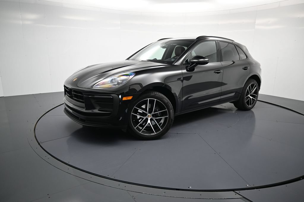 Certified 2025 Porsche Macan AWD/4WD image 1