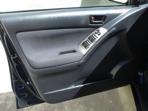 Used 2006 Toyota Matrix FWD image 16