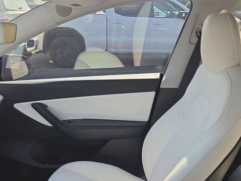 Used 2021 Tesla Model Y Long Range AWD/4WD image 12