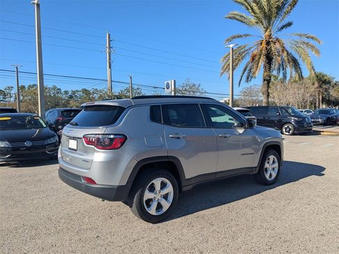 Used 2022 Jeep Compass Latitude image 9