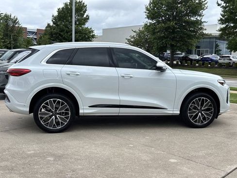 Used 2025 Audi Q5 Premium Plus w/ Premium Plus AWD/4WD image 2