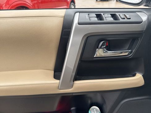 Used 2018 Toyota 4Runner SR5 Premium image 9