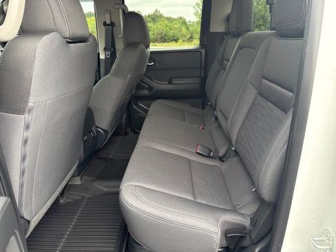 Used 2024 Nissan Frontier SV w/ SV Convenience Package image 12