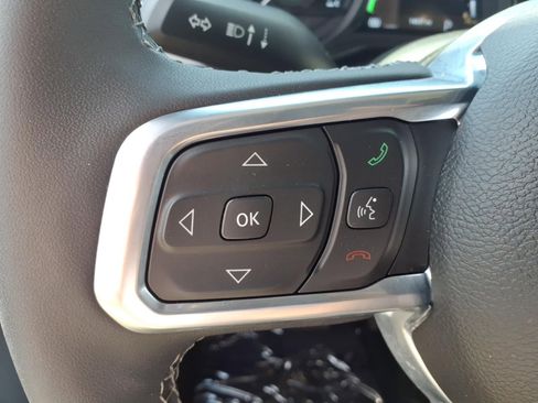 Used 2025 Jeep Wrangler Unlimited Sahara AWD/4WD image 8