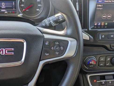 Used 2024 GMC Terrain SLE w/ Driver Convenience Package image 19