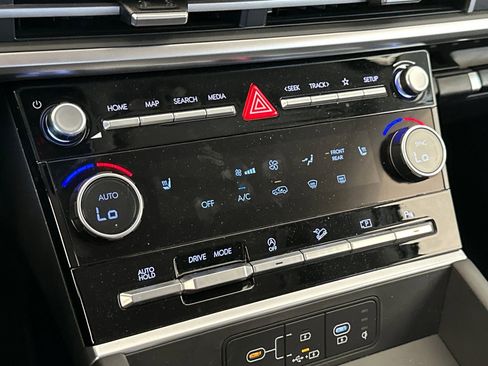 Certified 2025 Hyundai Santa Fe SEL image 27