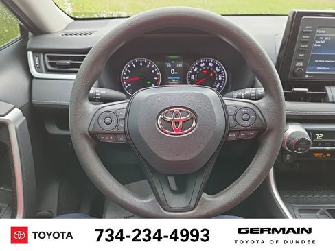 Used 2022 Toyota RAV4 XLE AWD/4WD image 25