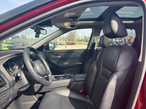 Used 2022 Nissan Rogue SV w/ SV Premium Package image 8