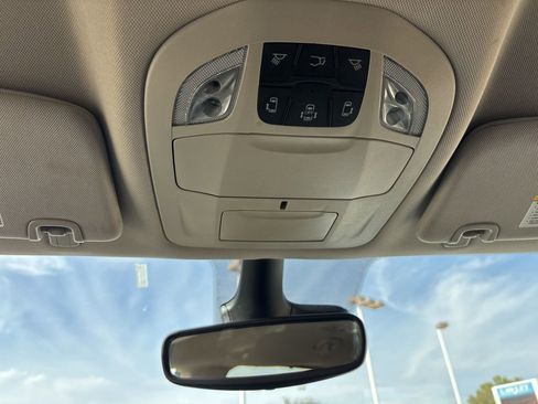 Used 2024 Chrysler Pacifica Touring-L FWD image 37