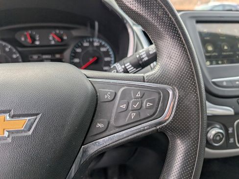 Used 2019 Chevrolet Equinox LS w/ LS Convenience Package image 13